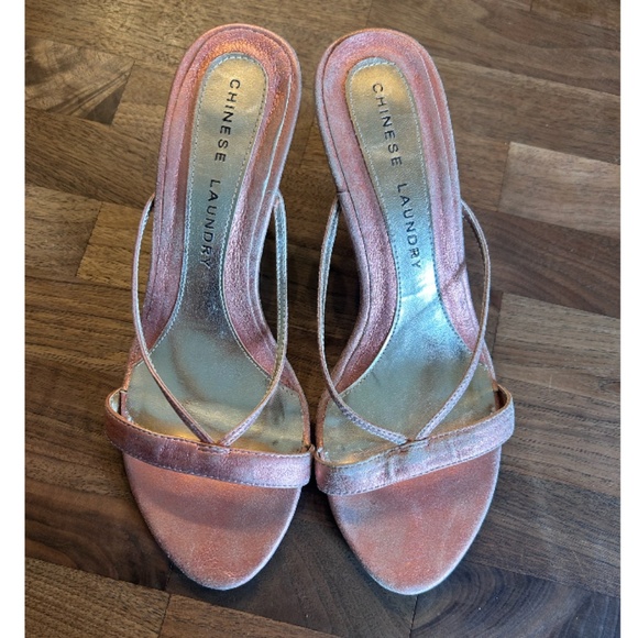 CHINESE LAUNDRY | Distressed Leather Metallic Pink Kitten Heel Sandals - Picture 5 of 9